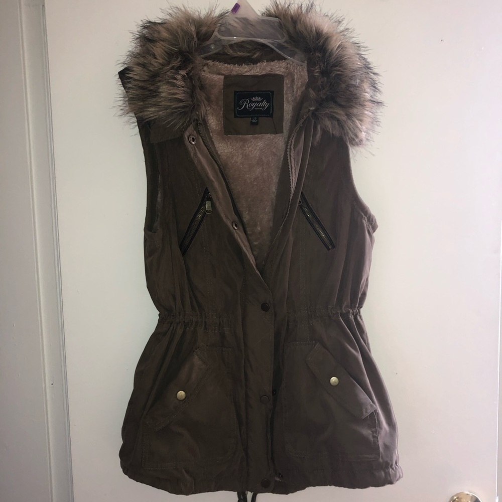 Army green vest with fur